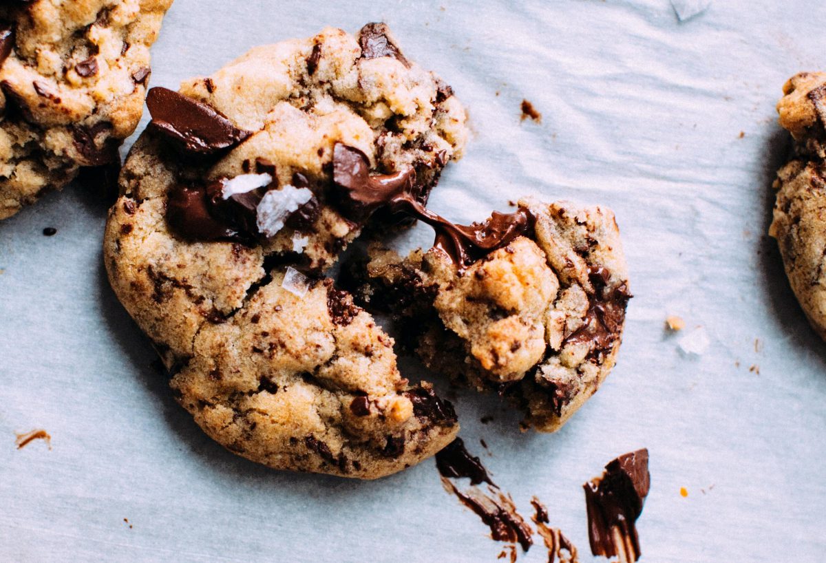 gebrochener, weicher Schokocookie